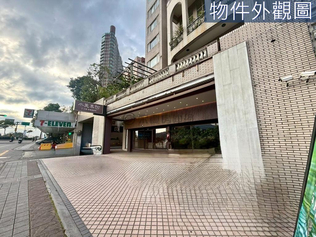 丹霞灣💖大面寬18米💖稀有大坪數金店面